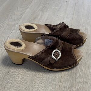 Ladies 8 UGG Brown Suede and Wood Clogs Mules